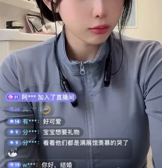 Một số cư dân mạng cho rằng, streamer nên tập trung đầu tư làm nội dung, thu hút khán giả, đừng quá phụ thuộc vào tiền tip.