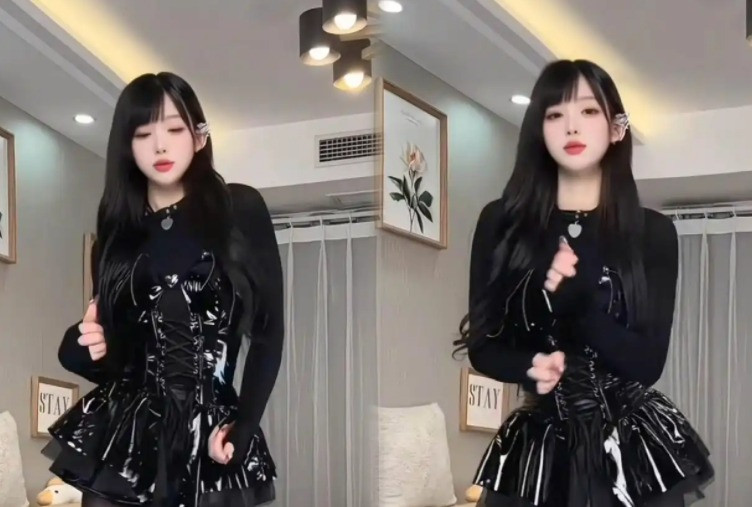 Nữ streamer nói thêm: "Các người nói xem, 1 triệu fan này của tôi dùng để làm gì chứ. Các người nói tôi có thể không khóc sao, lẽ nào tôi còn có thể cười được à? Nếu muốn xem chùa thì các người đổi sang phòng live khác được không?".