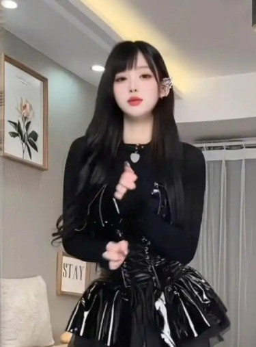 Ôn Châu Châu vốn được fan yêu mến và ủng hộ trong giới live stream nhờ ngoại hình xinh xắn và vóc dáng nổi bật.