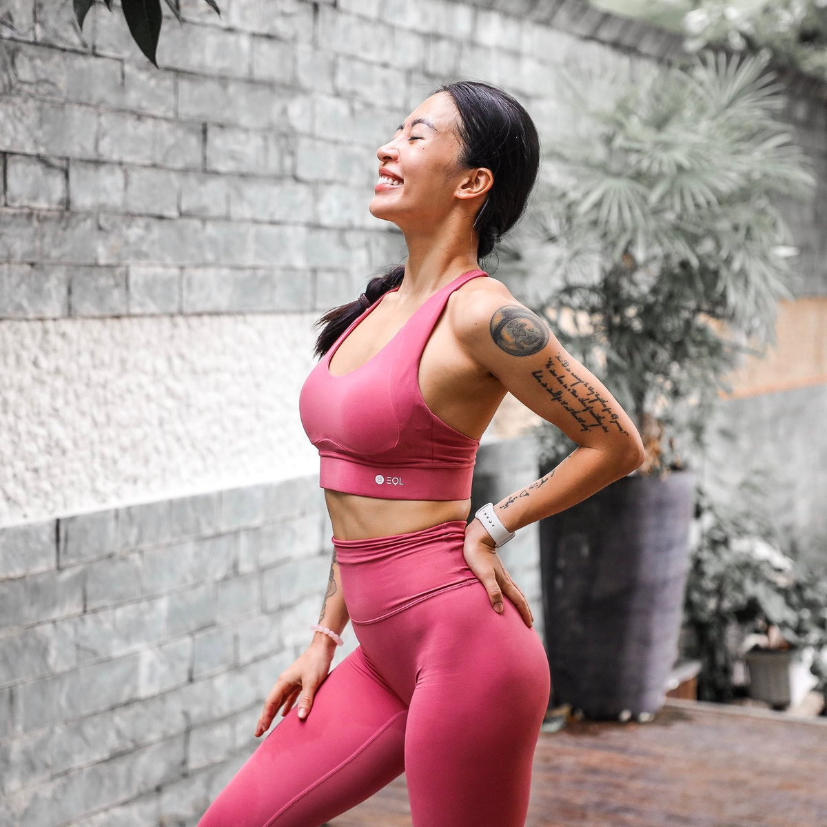 Đây không phải lần đầu tiên, Hana Giang Anh gây tranh cãi với phong cách thả rông, không mặc nội y phòng hộ.