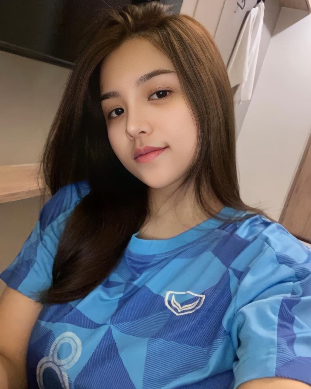 Phải nói rằng, hot girl ngực khủng này cũng không quá chăm chút đến hình thức nhưng vẻ đẹp tự nhiên đã đủ “đốn gục” mọi người rồi.