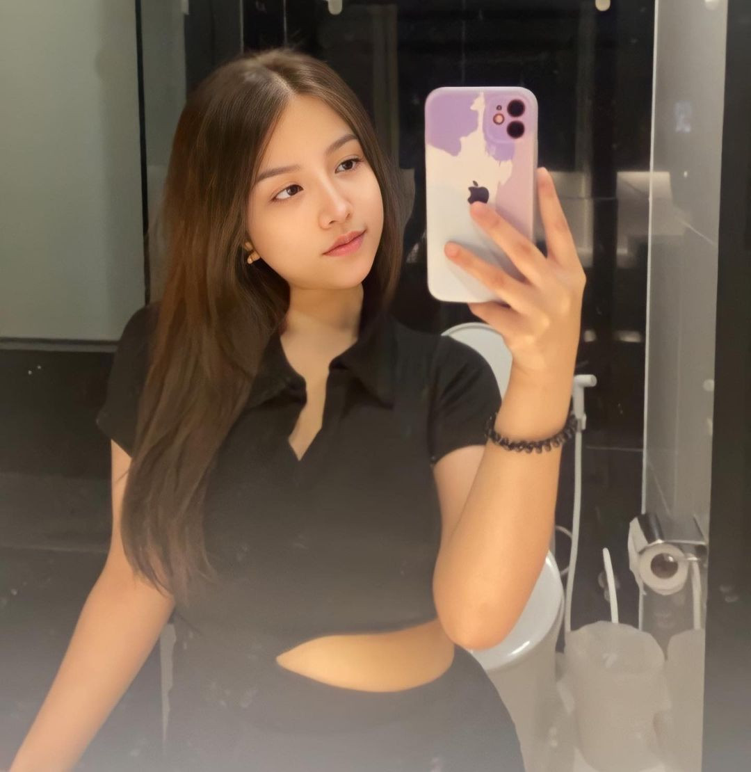 Dù chỉ diện đồ đơn giản, đơn sắc, Nook Napa vẫn luôn thu hút ánh nhìn của mọi người.