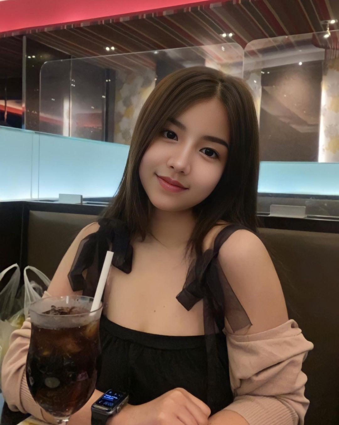 Theo Nook Napa chia sẻ, vẻ đẹp của cô là hoàn toàn tự nhiên, không chút nhân tạo, không dao kéo thẩm mỹ.