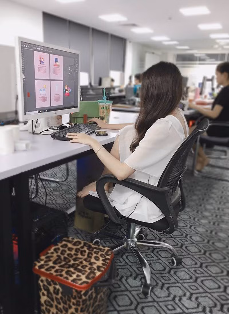 Ở dưới phần bình luận, cộng đồng mạng không ngừng bày tỏ suy nghĩ, quan điểm về dáng ngồi bá đạo của hội chị em.