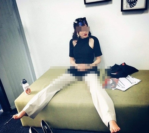 Ngoài hai luồng quan điểm trên, phần nhiều người xem đều có những bình luận mang tính hài hước theo chiều hướng: "Khi mẹ muốn bạn ngồi cho ra dáng con gái nhưng không thể".