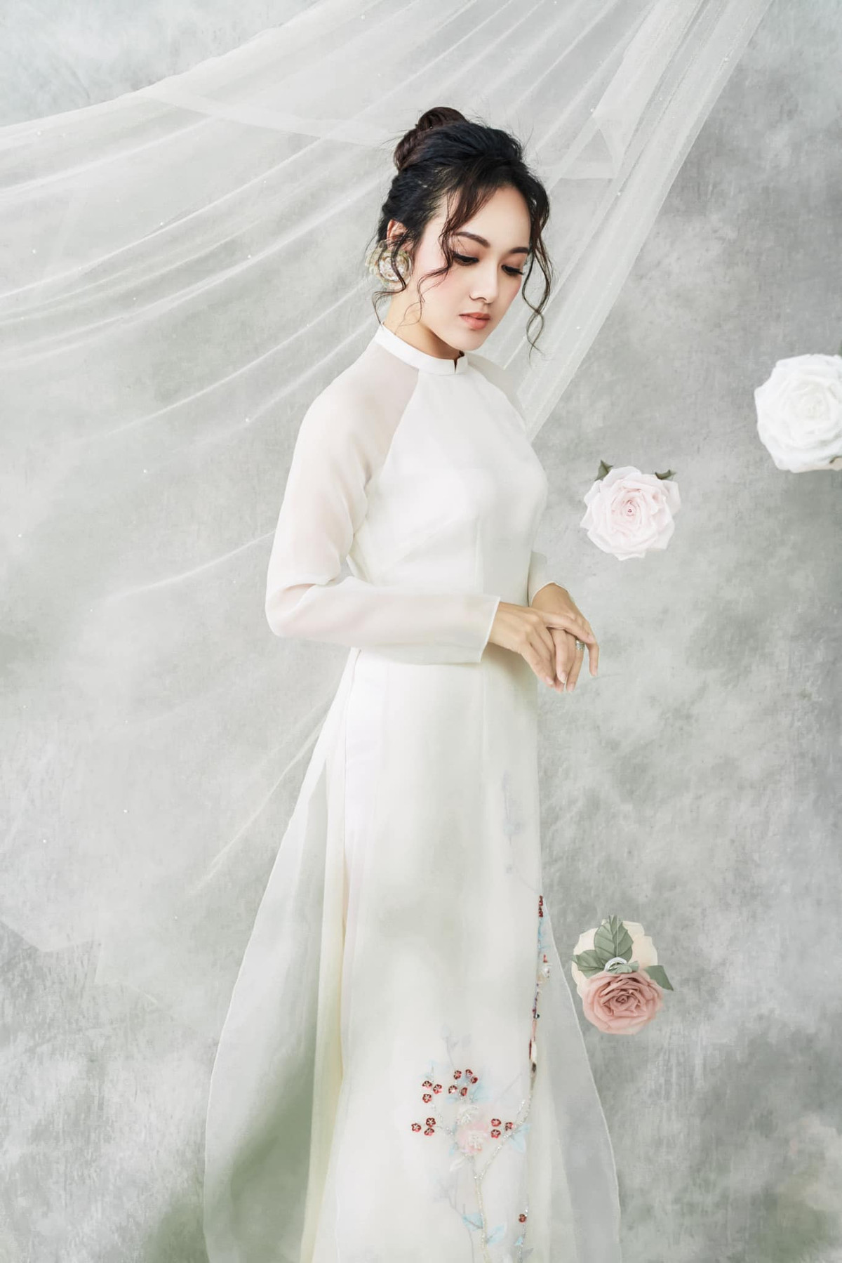 Ở Hoài Anh có nét đẹp vừa truyền thống, vừa hiện đại. Điều đó thể hiện rõ nhất là mái tóc.