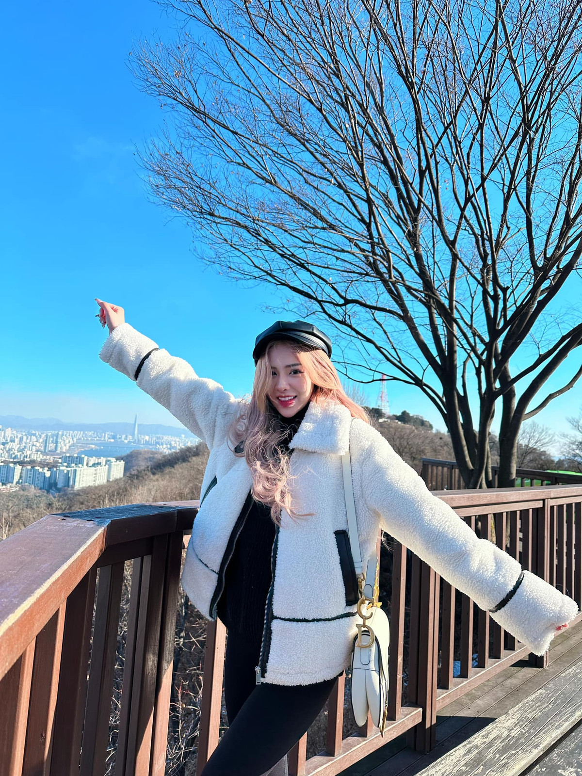 Thu Trang hiện là mẫu ảnh có tiếng, được nhiều nhãn hàng thời trang Hà Nội "săn đón".