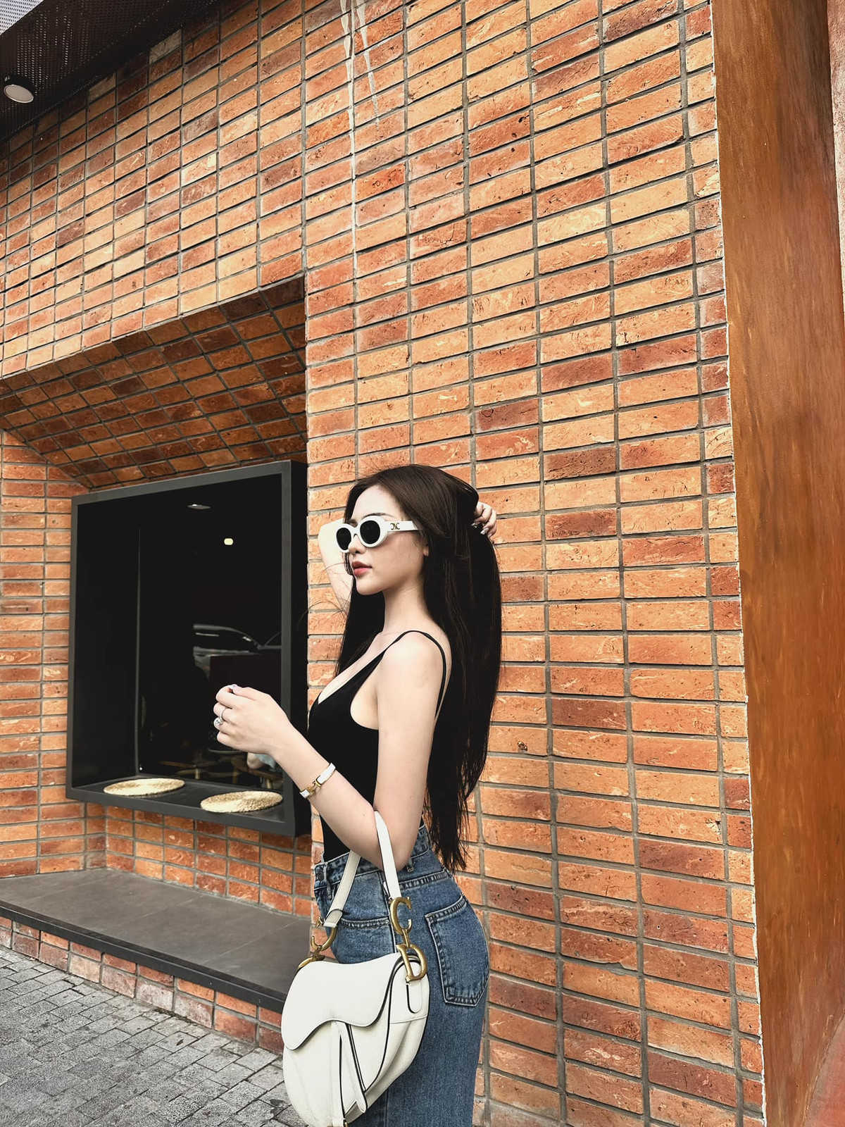 Thời điểm đó, hot girl trường báo nổi bần bật trong dàn 32 hot girl nhờ sắc vóc nóng bỏng và sự thông minh, hoạt bát.