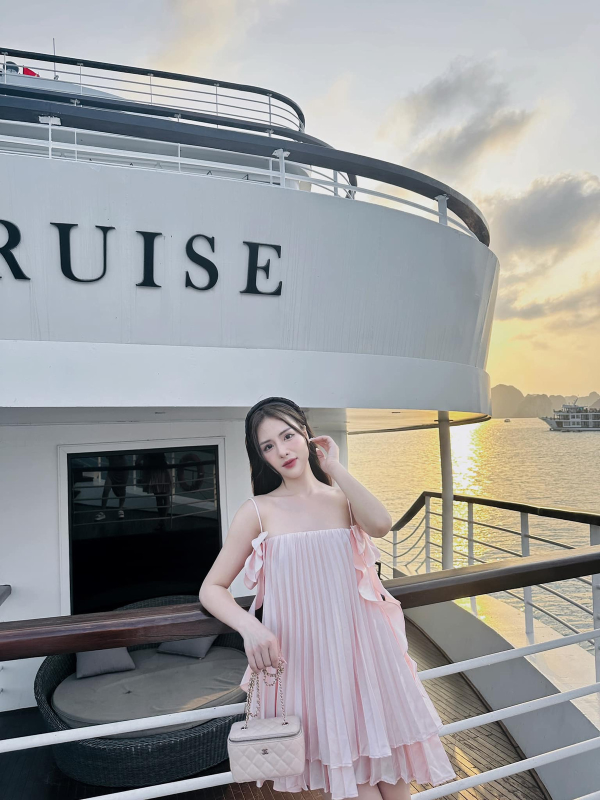 Cao Trang là một trong số ít hot girl xuất hiện trong chương trình bình luận World Cup 2022. Cách nói chuyện mạch lạc cùng nhan sắc cuốn hút của cô để lại ấn tượng đặc biệt cho khán giả.