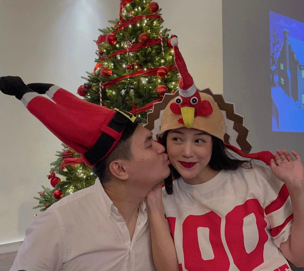 Cụ thể, Salim viết: "Trứng ngỗng 2 mẹ gửi ăn cho bổ, một lần ăn một quả là như đánh vật vì bứ quá. Có ai bầu ăn trứng ngỗng giống tôi không?".