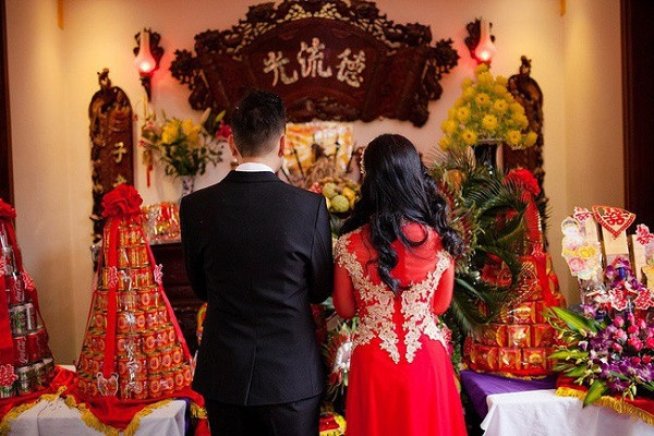 Nha trai ki keo “mac ca” thach cuoi va man “dap tra” day bat ngo cua ong bo vo