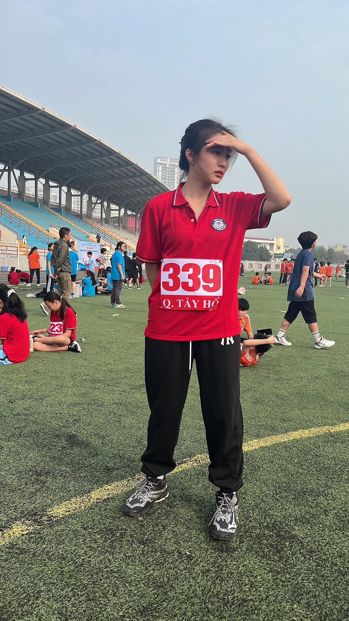 Vì có mẹ là VĐV bóng chuyền nên Huệ Anh cũng được thừa hưởng chiều cao từ mẹ.