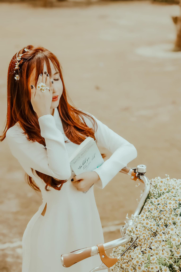 Mới đây, Mina Phạm đã hồi teen, chụp một bộ ảnh nữ sinh cực xịn sò.