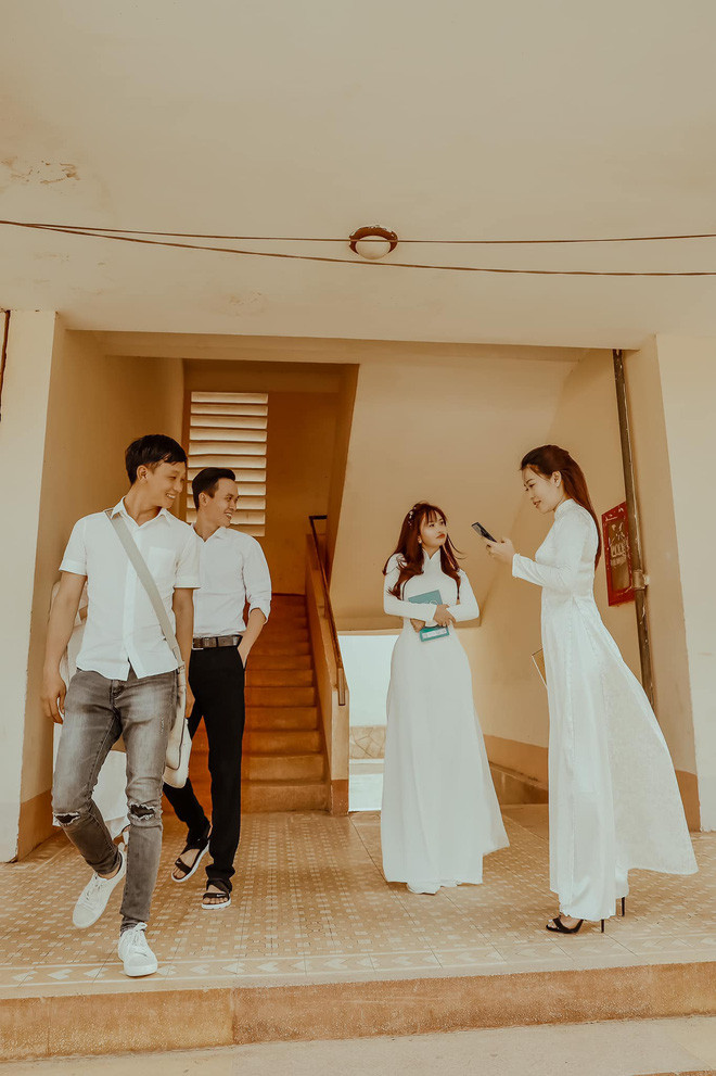 Sau đó, vợ hai đại gia Minh Nhựa bị dân mạng tố "mượn" ảnh của fashion blogger nước ngoài để ghép mình vào.