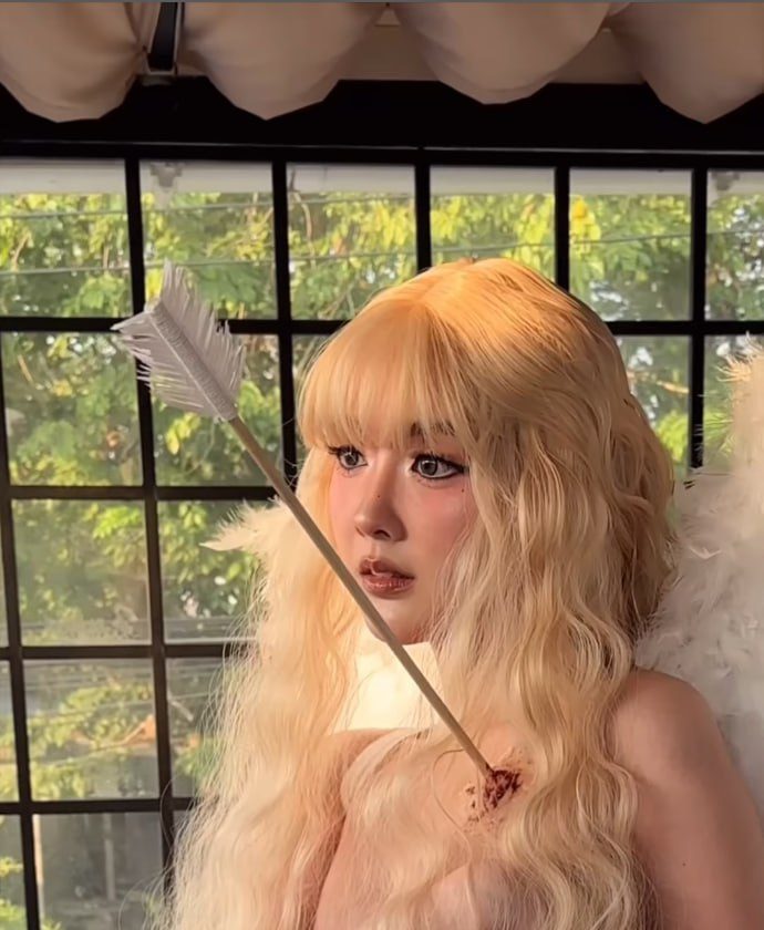 Bộ ảnh "hóa thiên thần" của Bizcuitbeer khiến người xem khó có thể rời mắt.