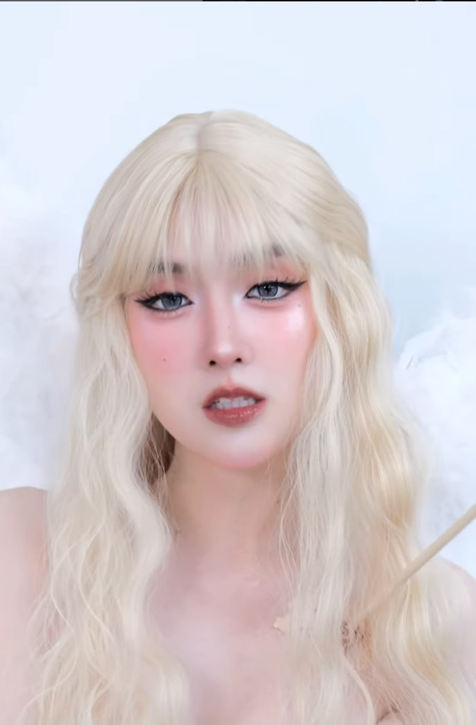 Không chỉ tôn vinh vẻ đẹp hình thể mà hot girl Thái Lan còn khéo léo thể hiện sự quyến rũ đầy mê hoặc.