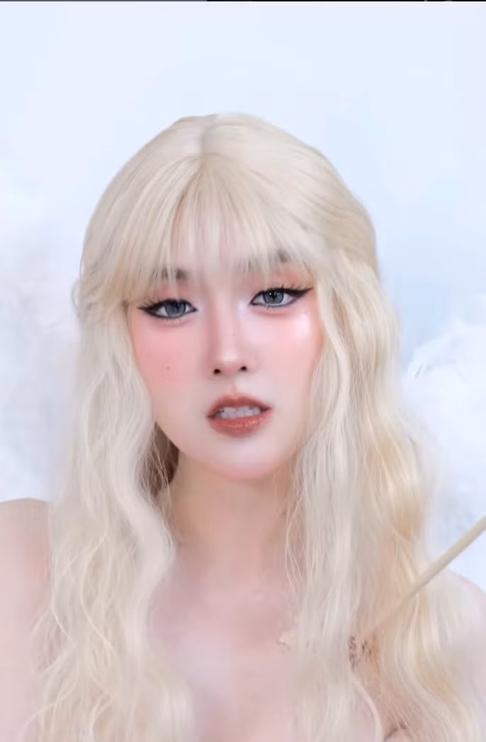 Không chỉ tôn vinh vẻ đẹp hình thể mà hot girl Thái Lan còn khéo léo thể hiện sự quyến rũ đầy mê hoặc.