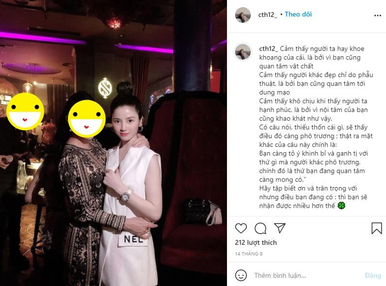 Quá trình yêu đương hẹn hò của cả hai thế nào dân mạng chưa rõ, chỉ biết giống bao nàng WAGs trước đó của Quang Hải, Thanh Huyền cũng sở hữu nhan sắc xinh đẹp, thậm chí được nhận xét trội hơn hẳn mọi mặt.