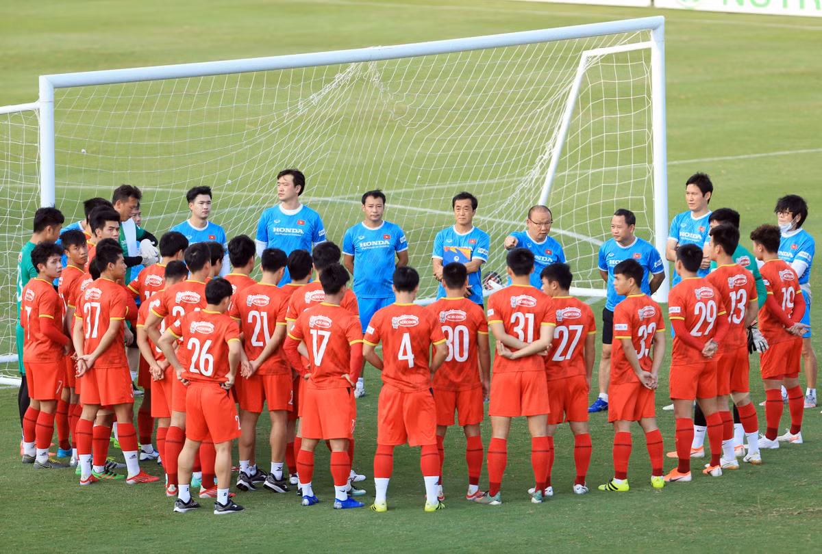 Vong loai World Cup 2022: Doi tuyen Viet Nam song chet o tuyen giua?