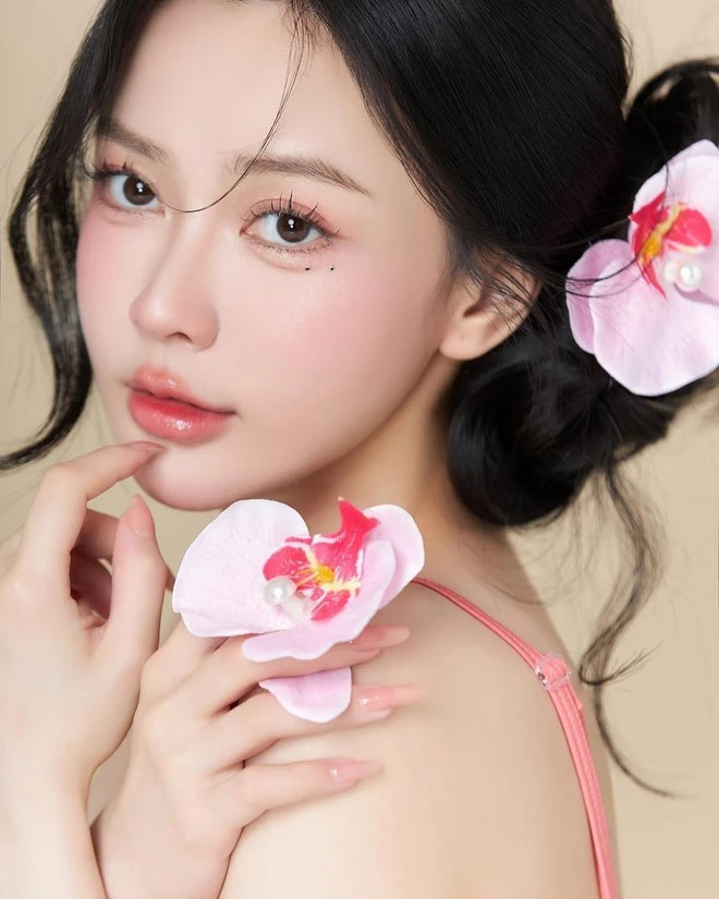 Bất ngờ nổi như cồn trên mạng xã hội nhờ một bức ảnh nhưng Ái Thiên không nhân cơ hội này để lấn sân showbiz. Cô nàng chọn sang Úc du học và sau đó đã quay về Việt Nam để kinh doanh.