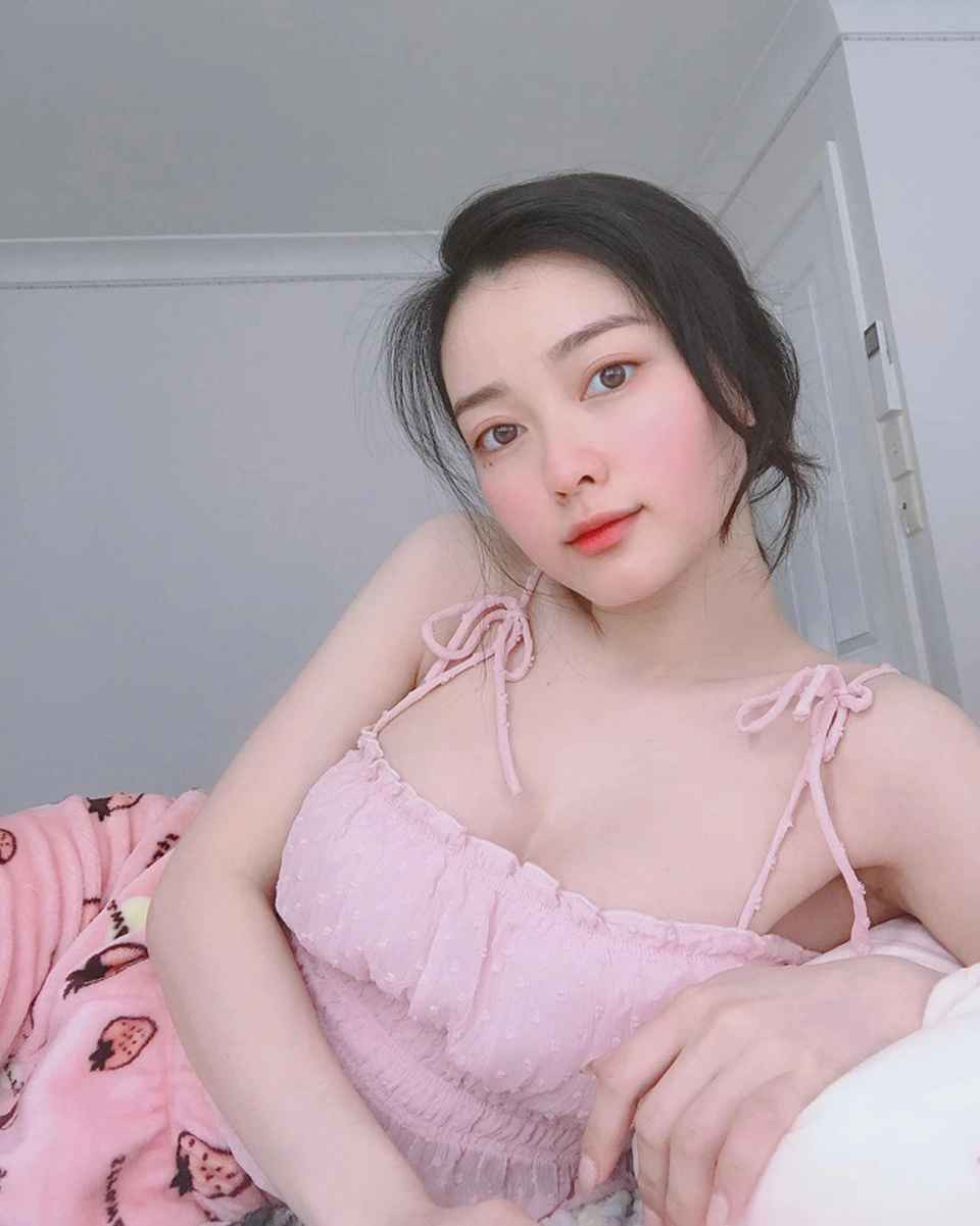 "Hot girl ảnh thẻ" sở hữu gương mặt xinh như thiên thần.