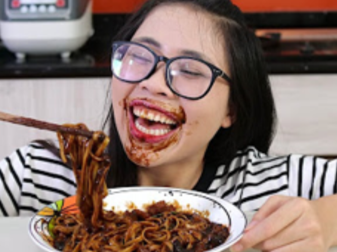 Phía dưới phần bình luận, dân mạng chỉ biết ước và không ngớt lời xuýt xoa, ngưỡng mộ pha lẫn ghen tỵ với khối tài sản mà Thơ Nguyễn sở hữu.