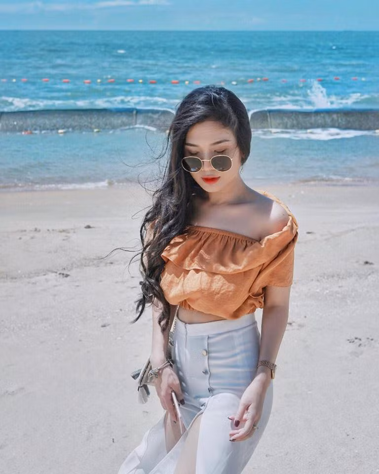 Dù đã 28 tuổi nhưng Chù vẫn gây ấn tượng với body chuẩn chỉnh. Thậm chí trước đó, cô nàng còn được gọi tên trên cả báo Trung.