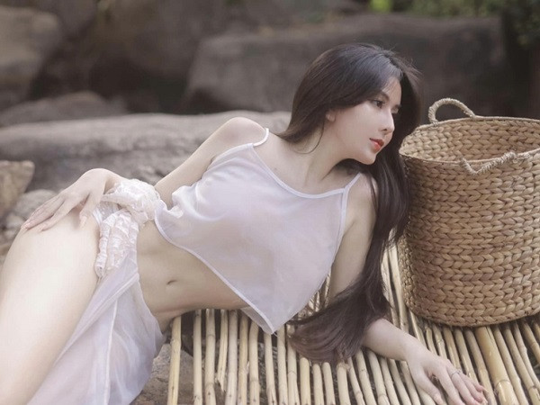 Võ Ngọc Trân có thân hình chuẩn đẹp đồng hồ cát nên dễ dàng mặc đẹp nhiều trang phục.