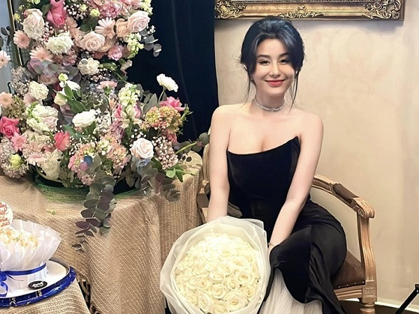 Thậm chí, có những thiết kế bình dân Ngọc Trân lăng xê cũng được nhiều người hỏi mua.