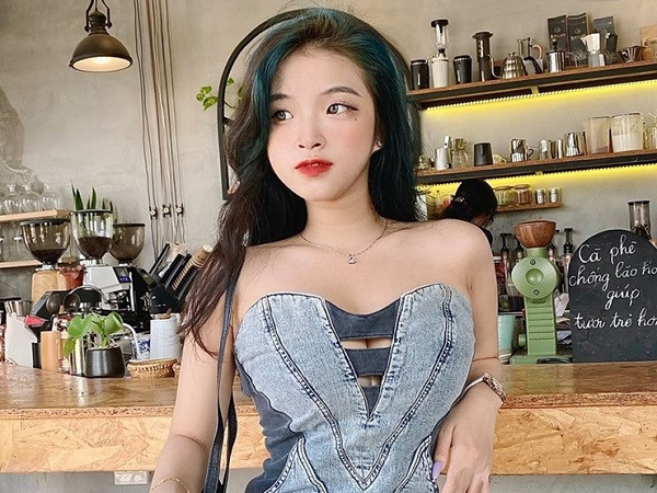 Bảo Trân từng lên tiếng thanh minh cho hành động của mình. Về phong cách sexy mà cô theo đuổi, cô mong muốn được thể hiện khi còn trẻ và không có ý định duy trì lâu dài.