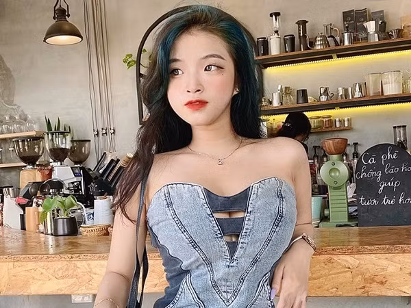 Bảo Trân từng lên tiếng thanh minh cho hành động của mình. Về phong cách sexy mà cô theo đuổi, cô mong muốn được thể hiện khi còn trẻ và không có ý định duy trì lâu dài.