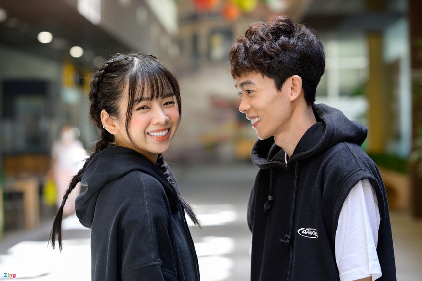 Không chỉ nổi tiếng trong công việc và trên MXH, Mie và bạn trai là diễn viên hài còn cực kì ăn ý trong cuộc sống hàng ngày, không ngại thể hiện sự quan tâm đối phương và thường xuyên làm những clip YouTube dễ thương.