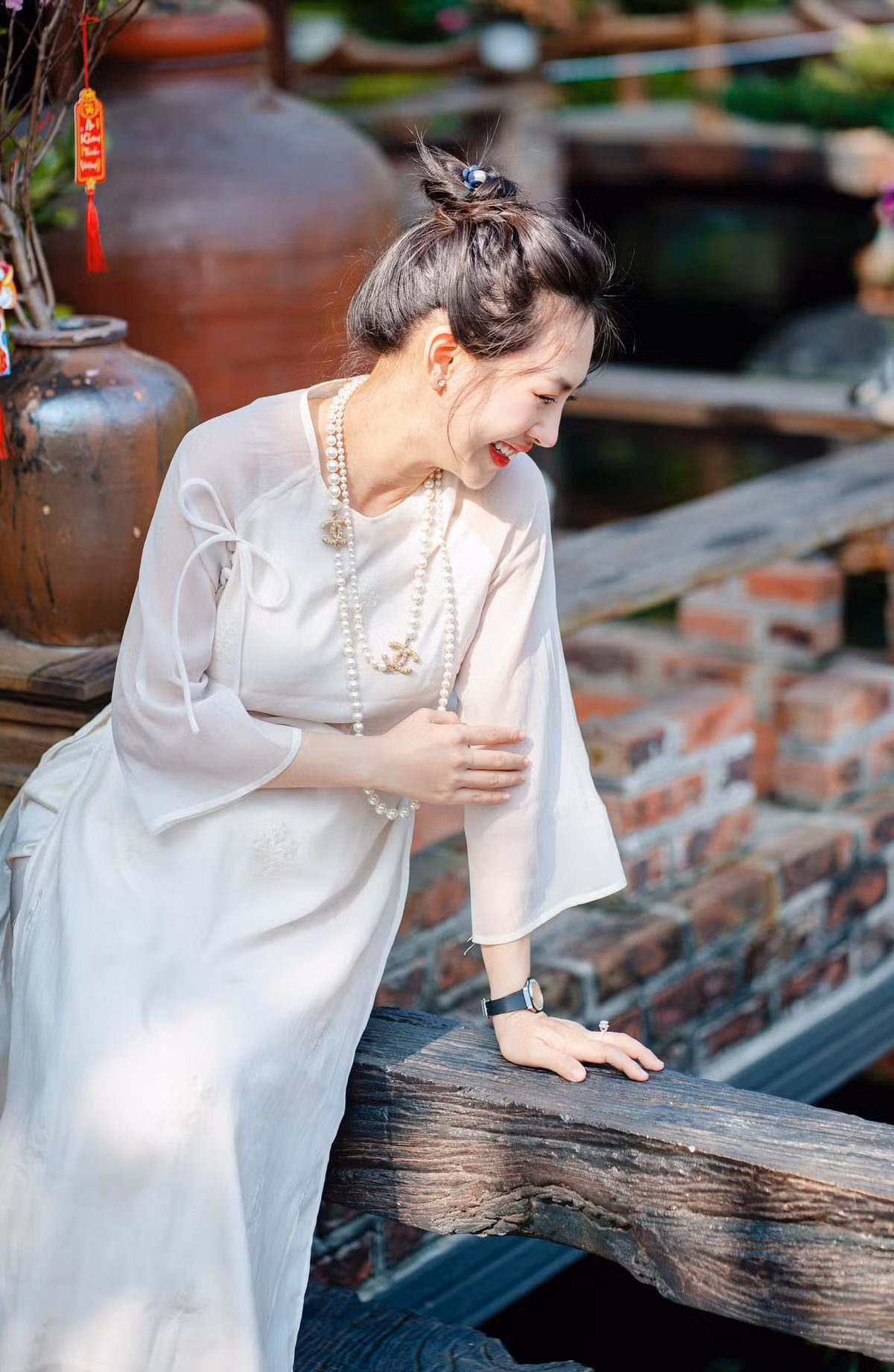 Trong những tấm hình được người đẹp chia sẻ lên trang cá nhân, Yến Xôi vẫn nhận được nhiều lời khen ngợi của cư dân mạng, trẻ trung, xinh đẹp trong những tháng của thai kỳ.