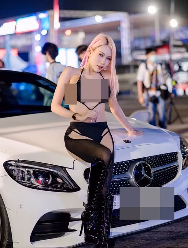 Tuy nhiên, không ít cư dân mạng cho rằng cô nàng sử dụng chiêu trò.