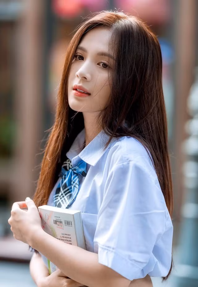 Ngọc Huyền luôn làm người đối diện phải ngẩn ngơ ngắm nhìn trong mỗi khung hình mà hot girl Việt này xuất hiện nên trở thành một người mẫu ảnh chạy show "tích cực".