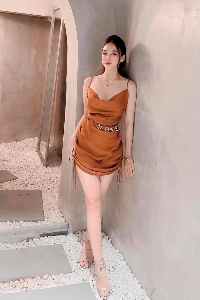 Ở ngoài đời, Ngọc Mai gây ấn tượng bởi sở hữu nhan sắc xinh đẹp cùng thân hình gợi cảm và ghi điểm nhờ gu thời trang quyến rũ, tôn dáng triệt để sau khi rời đồng phục ngành.