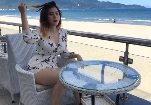 Sunna có cha mang quốc tịch Mỹ, mẹ là người Việt Nam nên ngay từ khi còn nhỏ, 10X đã sở hữu ngoại hình lai Tây cực ấn tượng.