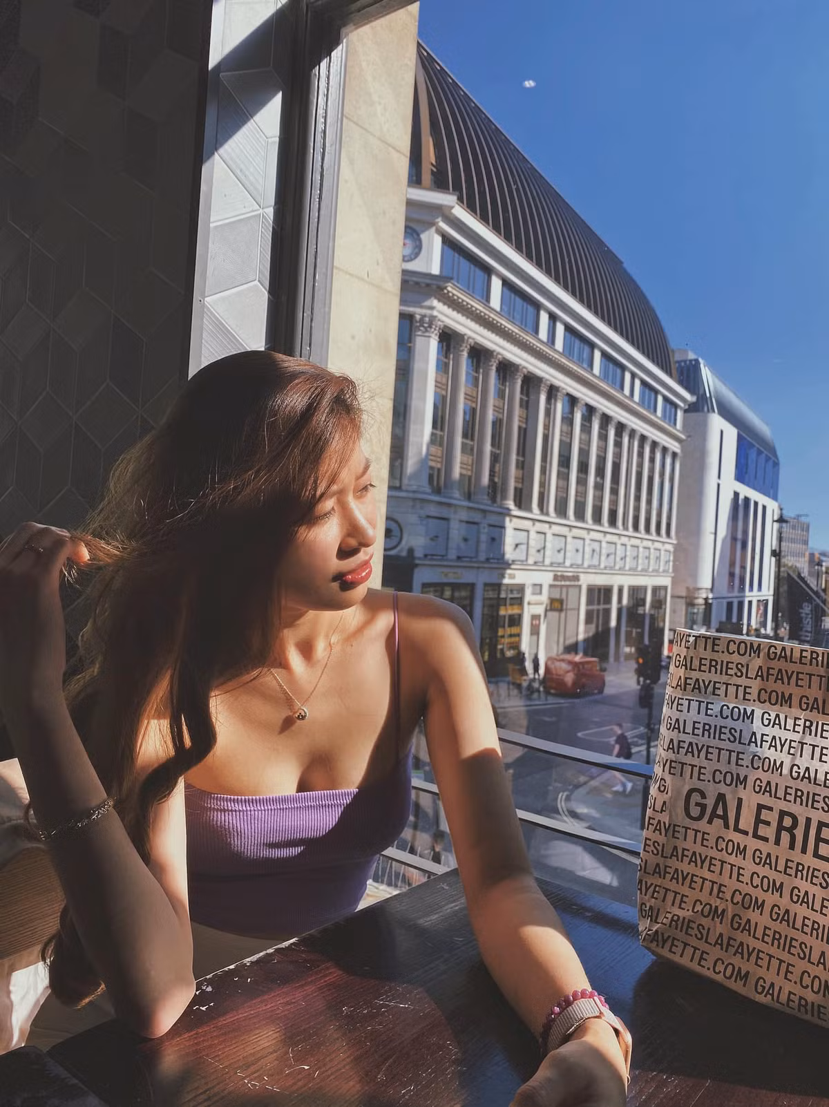 Điều quan trọng mang đến thành công cho những bức ảnh bikini của Vóc Đỗ đó chính là thần thái của cô nàng.