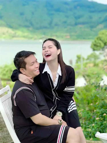 Ngoài ra, ông bố 3 con còn tiết lộ hai vợ chồng anh đã lập "hợp đồng hôn nhân" rất rõ ràng.