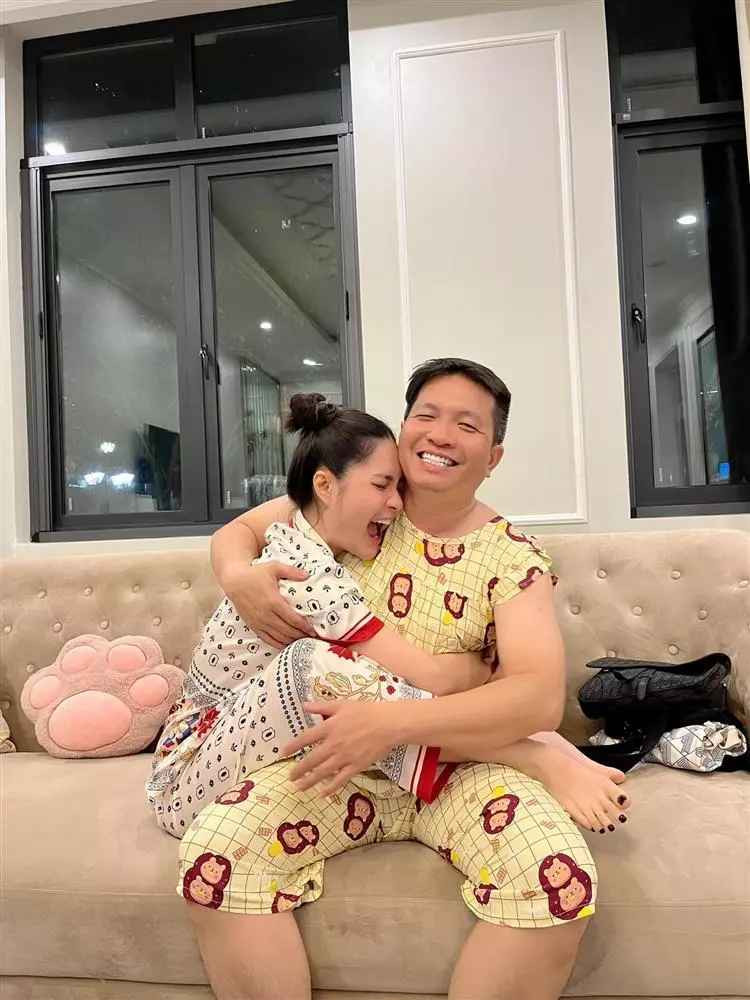 Tiếp đó, Di Băng không quên show thêm hình về người giúp việc nhà mình.