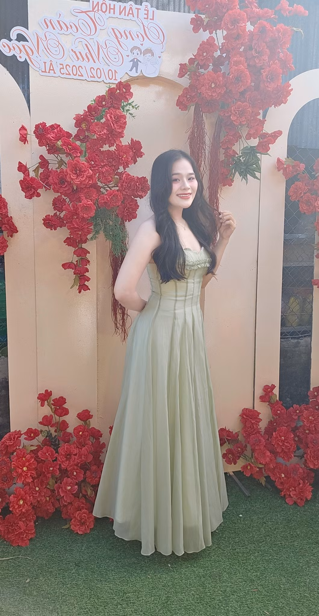 Nhờ biết cách make-up và đầu tư trong khoản ăn mặc, mỗi bức hình của Ngân Thảo đều nhận về lượng tương tác khủng. Người yêu mến liên tục dành lời khen ngợi cho sự thay đổi này.