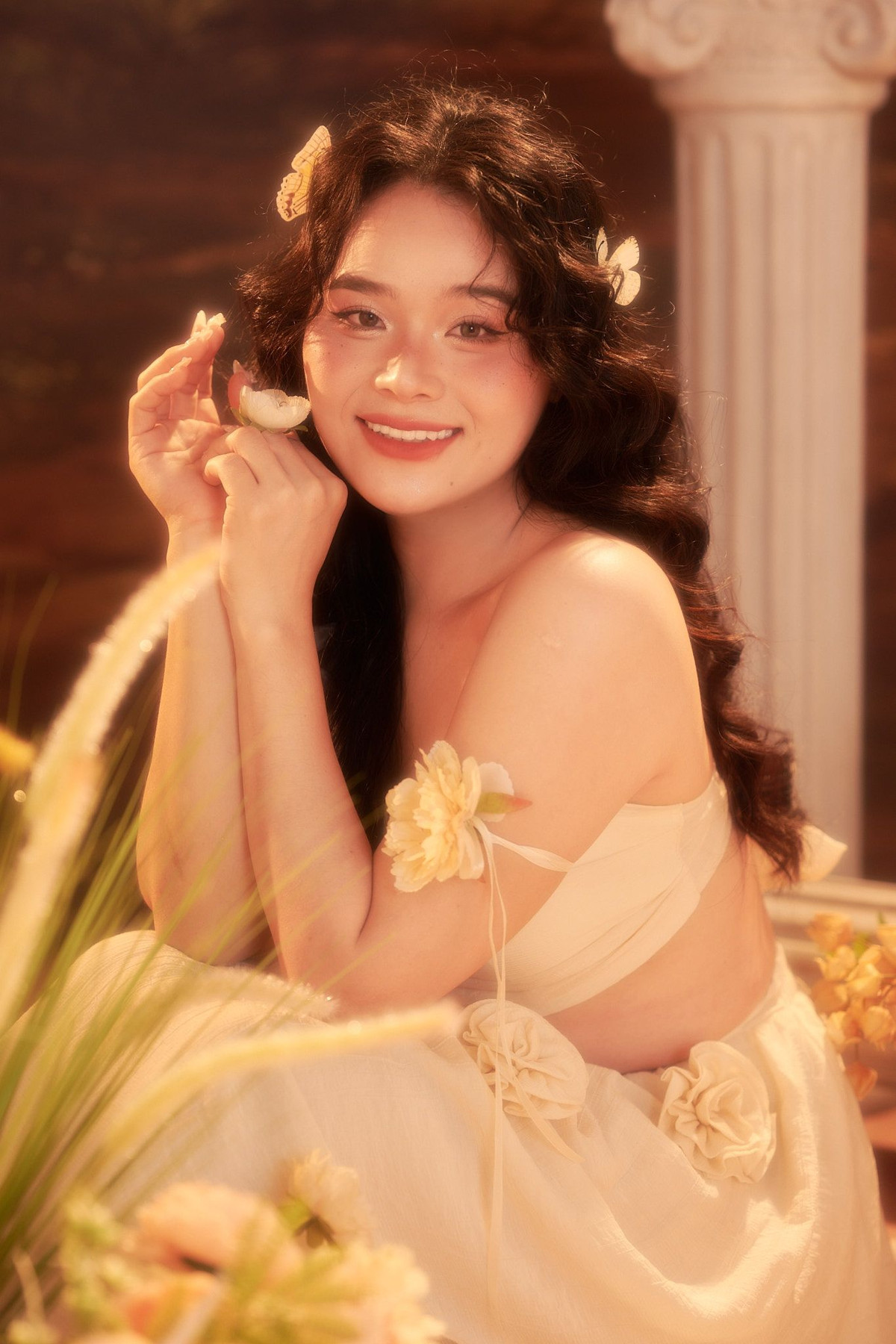 Trước đó, Ngân Thảo từng tâm sự về việc không tham gia showbiz, ở nhà bán hàng, cô quan niệm khi hoạt động nghệ thuật phải có ngoại hình và tài năng như ca hát, diễn xuất.