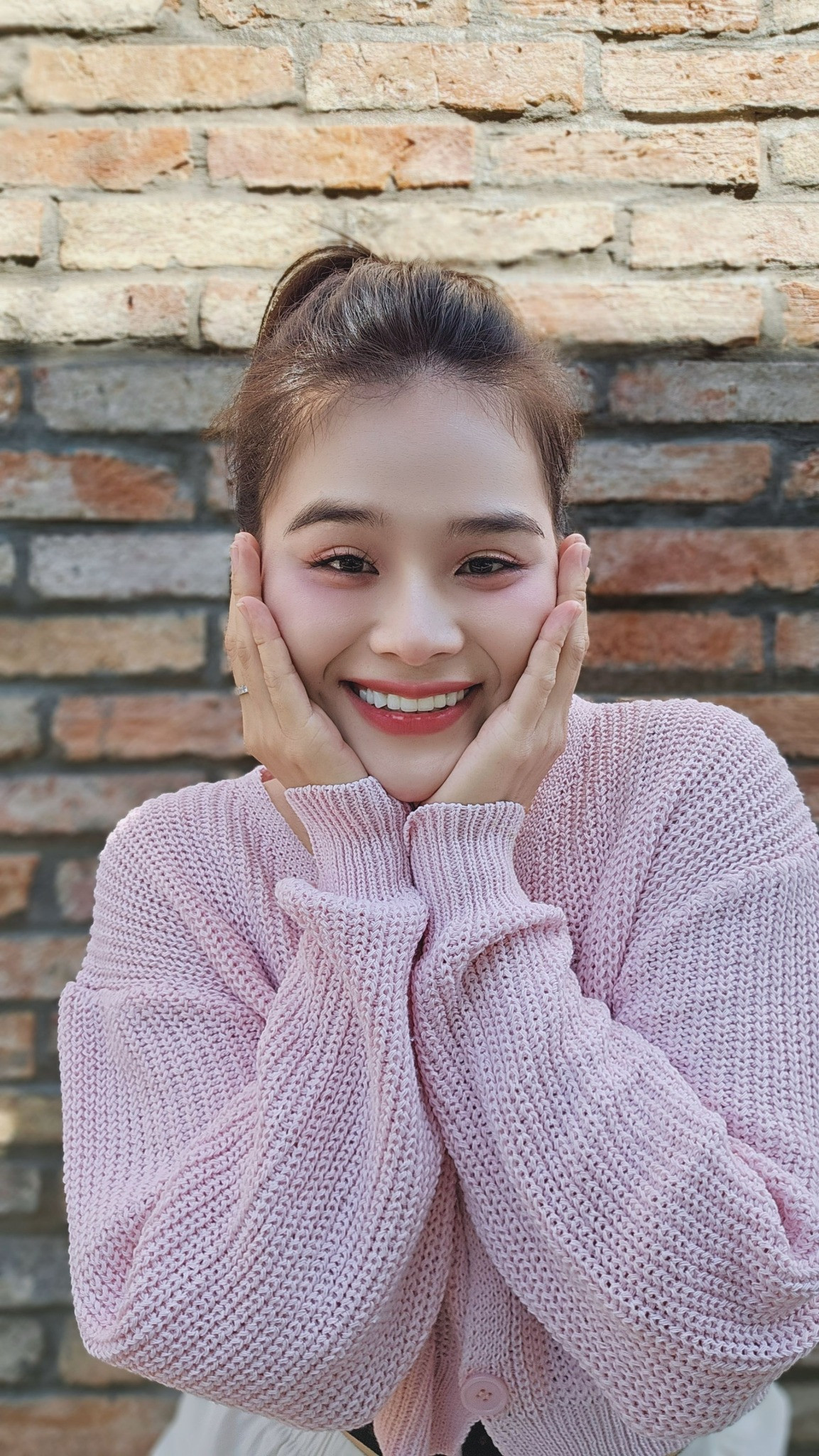 Ngân Thảo cảm thấy bản thân không có gì cả nên quyết định tiếp tục với công việc buôn bán.