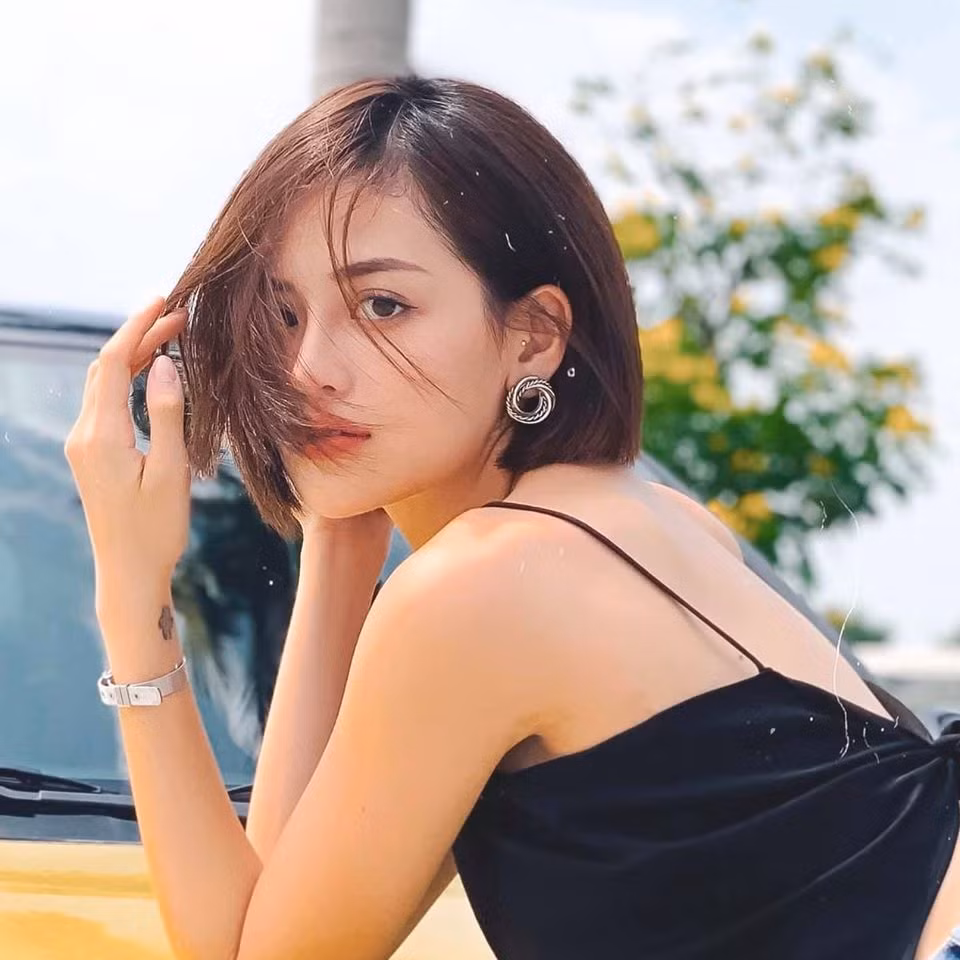 Bén duyên với nghệ thuật từ sớm Thùy Anh nhanh chóng xây dựng hình ảnh cho mình với phong cách phá cách đậm nét Âu – Mỹ, không ngọt ngào mong manh như nhiều cô nàng hot girl khác.