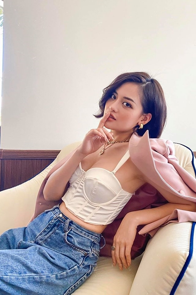 Không thể phủ nhận, ngoài khả năng diễn xuất, Thùy Anh sở hữu một vóc dáng cân đối và đôi chân thon dài.