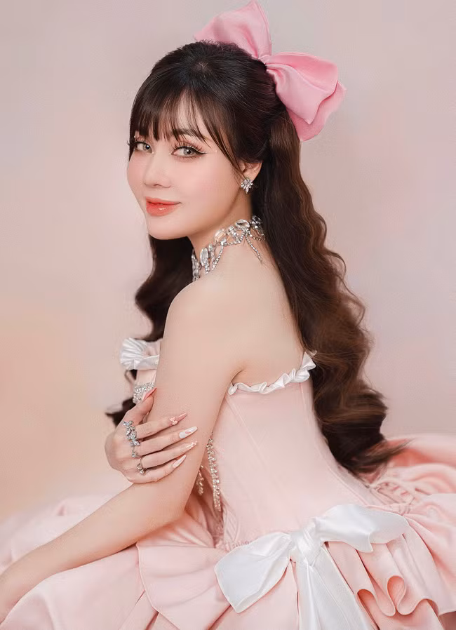 Từng có thời gian, Âu Hà My trở thành cái tên “siêu hot” trên mạng xã hội bởi những ồn ào liên quan đến chuyện tình cảm cá nhân.