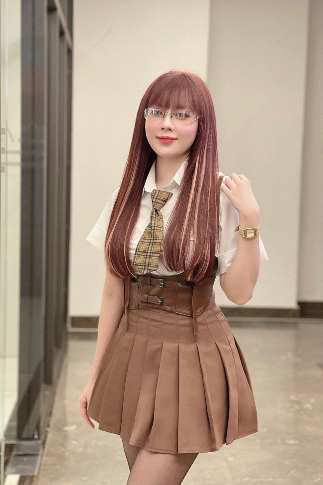 Dù không hoạt động nghệ thuật nhưng nữ giảng viên vẫn hot không kém các bóng hồng showbiz.