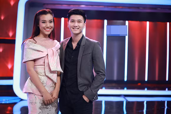 Ngược lại dòng thời gian, Huỳnh Anh và Hoàng Oanh từng có 2 năm mặn nồng với nhau trước khi cả hai lên tiếng về chuyện "đường ai nấy đi" hồi năm 2017.