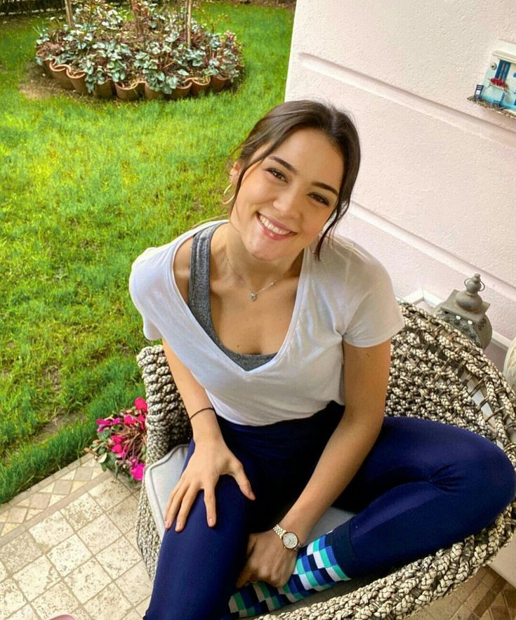 Ngoài khả năng chơi bóng tốt, hoa hậu bóng chuyền còn toát lên phong thái tự tin, thân hình cân đối và đặc biệt là nhan sắc khả ái “gây bão” cộng đồng mạng.