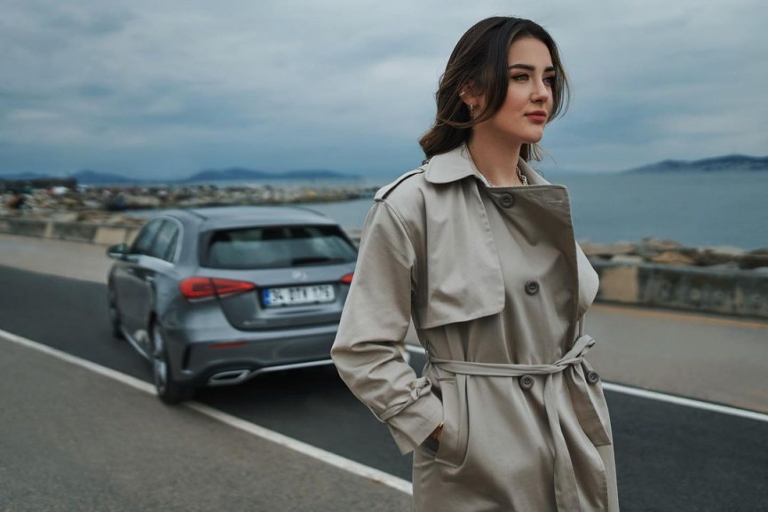 Nhờ chiều cao lên tới gần 2m, Zehra đang chơi xuất sắc ở vị trí phụ công khi đảm nhận cả hai vai trò làm “lá chắn” và tung ra những pha đánh bóng uy lực chớp nhoáng.